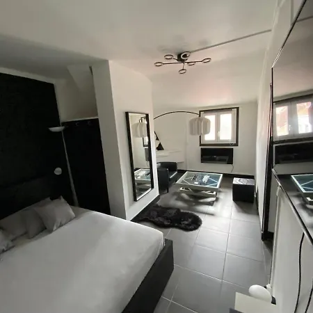 Apollon Appartement *